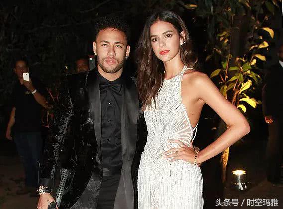 世界杯现场那些颜值巅峰女球迷,世界杯赛场那些高颜值女球迷瞬间