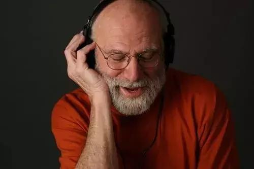 唱歌跑调居然真的是一种病,唱歌跑调还能当歌手么