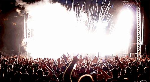 招募|2018百威“世界杯嘉年华”招募志愿者,与明星、职场精英零距离,享受电音与足球的狂欢!