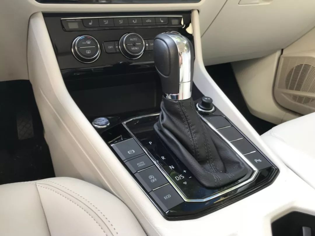 大众朗逸和宝来哪个更值得买,10万左右大众宝来和朗逸推荐哪款