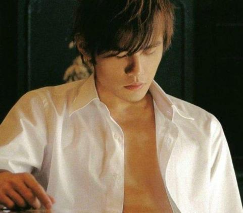 为啥说周杰伦是喝奶茶变胖的,周杰伦身材发福喝奶茶