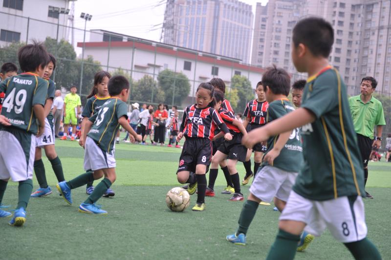 参加TFA青少年足球大赛后，为什么这些中国家长开始集体反思？