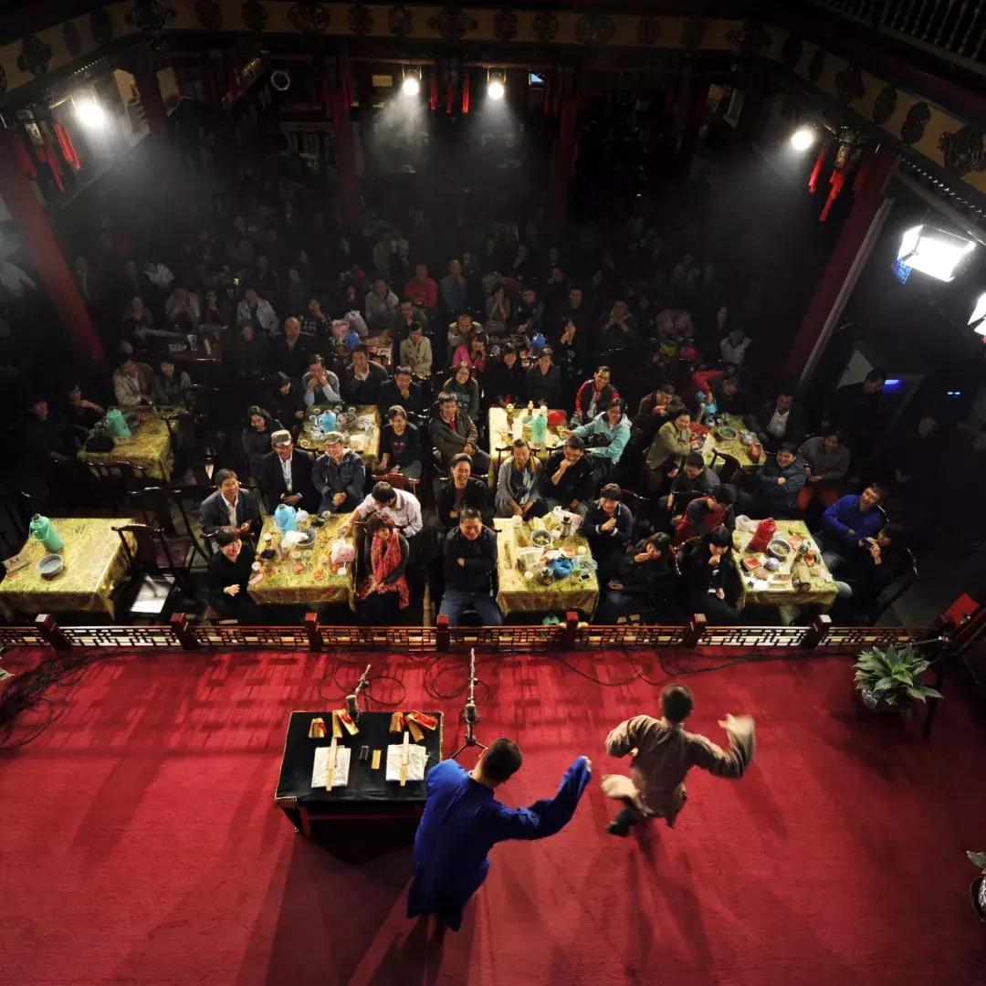 天津人八成有这样的朋友：浑身匪气说话冲肺管子，顾家又无微不至