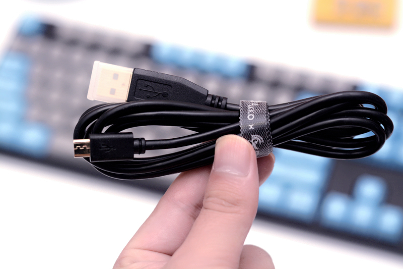 pbt机械键盘彩色背光蓝白键帽,pbt键帽的机械键盘推荐