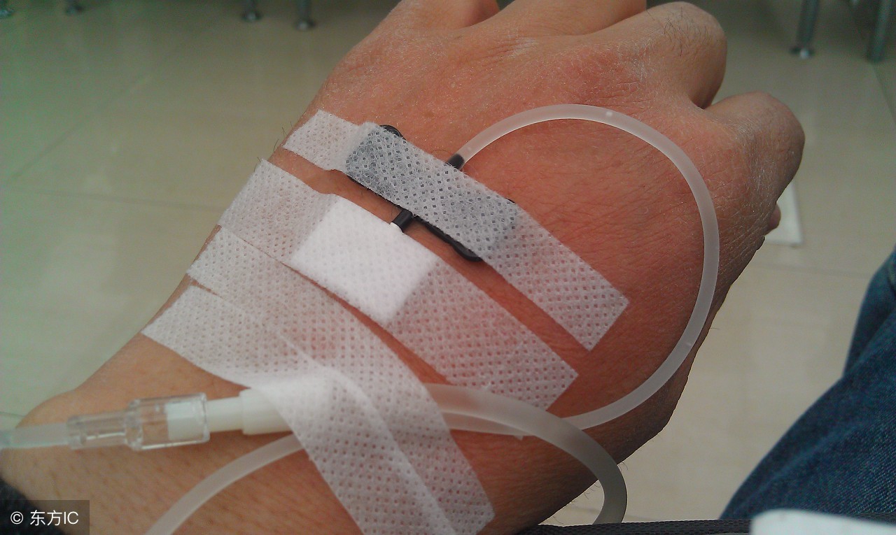 输液后皮肤青紫怎么敷好,输液后周围皮肤发青发紫怎么办