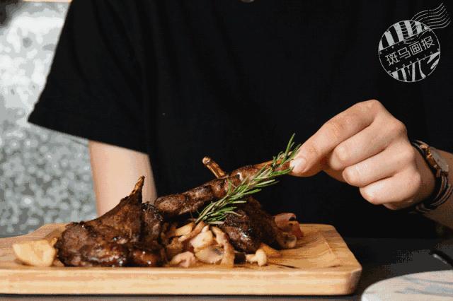 世界杯据点再+1！3.5米超大LED环绕式看球，竟然是个文艺咖啡馆……