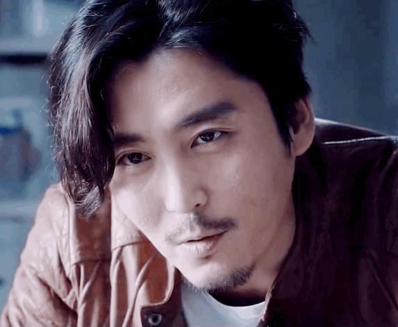 哪个明星是桃花眼,真正是桃花眼的女明星是谁啊