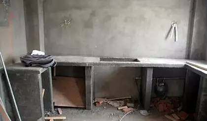 请工人砌墙多少钱,请师傅到家做橱柜一块板多少钱