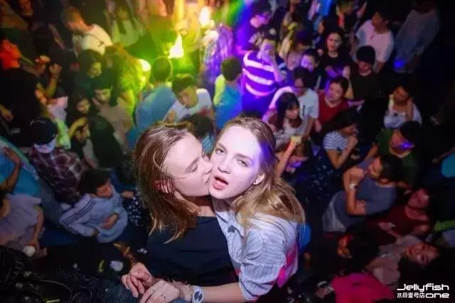 喝了“*身失**酒FourLoko“,请你不要奔向他的床