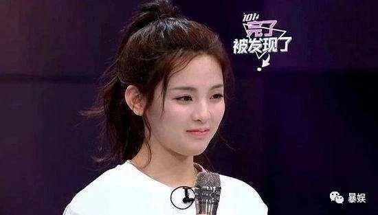 杨超越吴宣仪同框超靓丽,杨超越吴宣仪穿粉红衣服