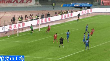 足球过人动图,最新足球搞笑片段