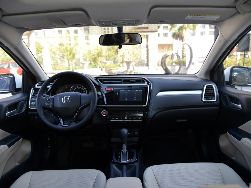 飞度从第几款开始使用地球梦,本田飞度七座8万左右