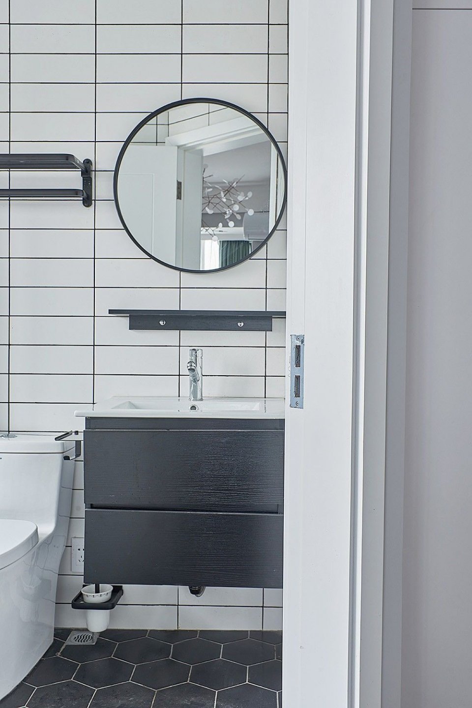 西边户客厅大飘窗西晒厉害吗,朝西客厅怎么解决西晒