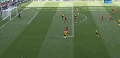 硬汉的蠢萌心!比利时锋霸爱穿海绵宝宝*裤内**演绎快乐足球