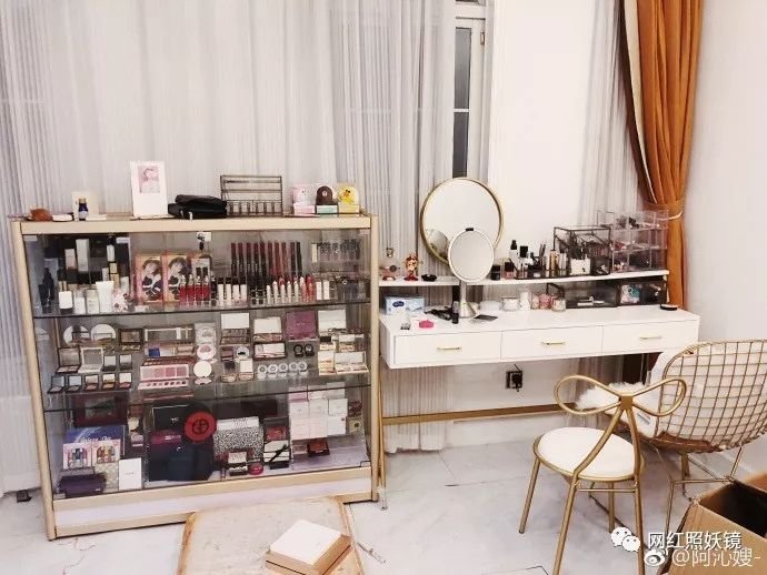 张辛苑用的化妆品,张辛苑化妆台图片