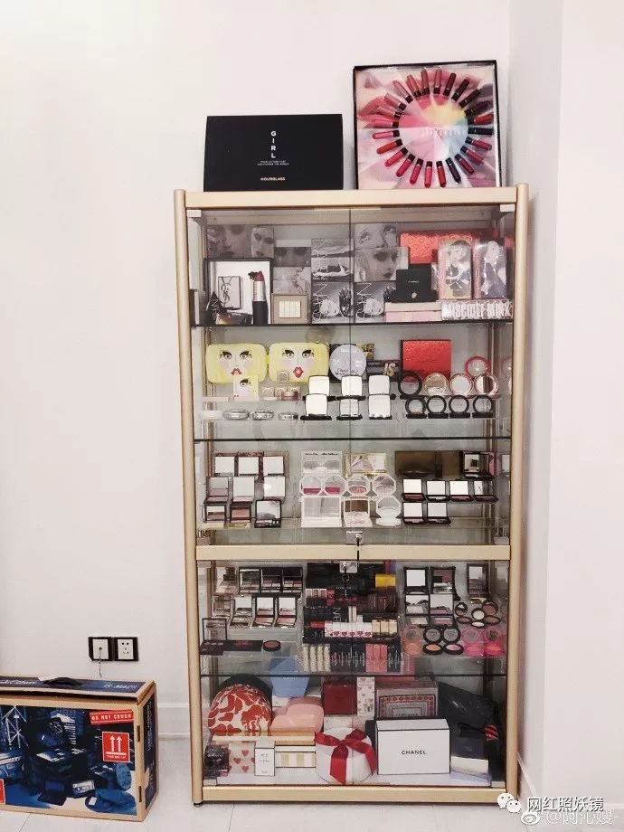 张辛苑用的化妆品,张辛苑化妆台图片