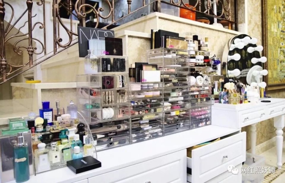 张辛苑化妆台图片,张辛苑美妆