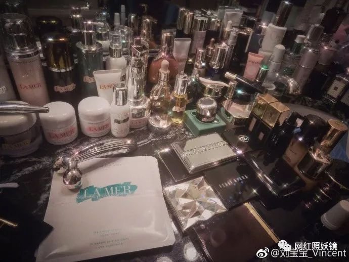 张辛苑用的化妆品,张辛苑化妆台图片