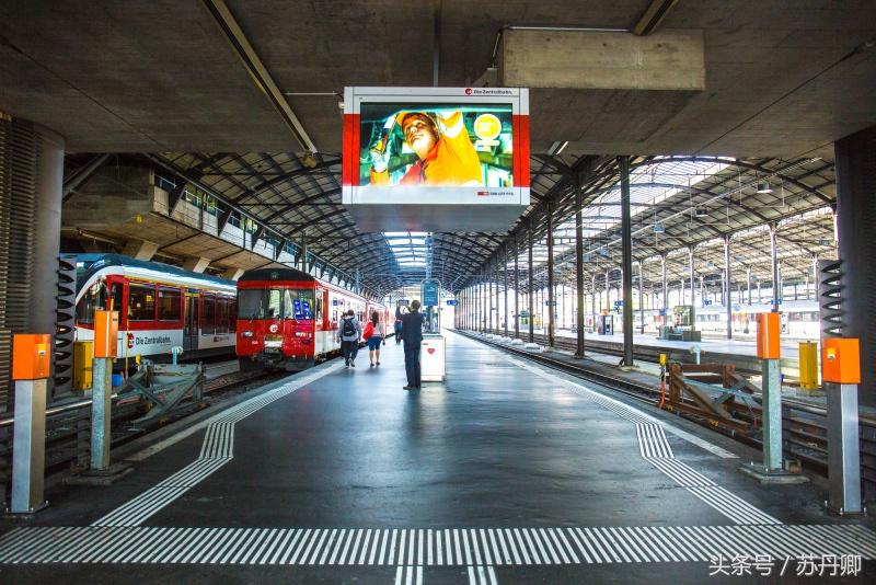 中国游客花100欧元坐一趟黄金列车，全程睡觉聊天谈奢侈品