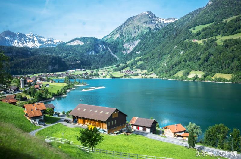 中国游客花100欧元坐一趟黄金列车，全程睡觉聊天谈奢侈品