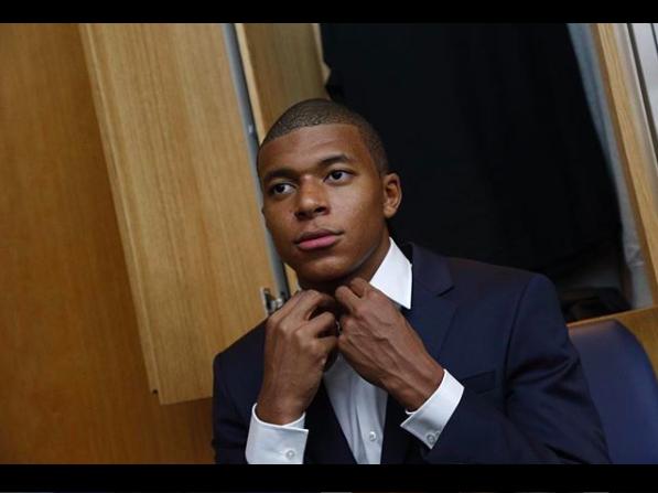 姆巴佩年轻19岁,姆巴佩从一岁到25岁