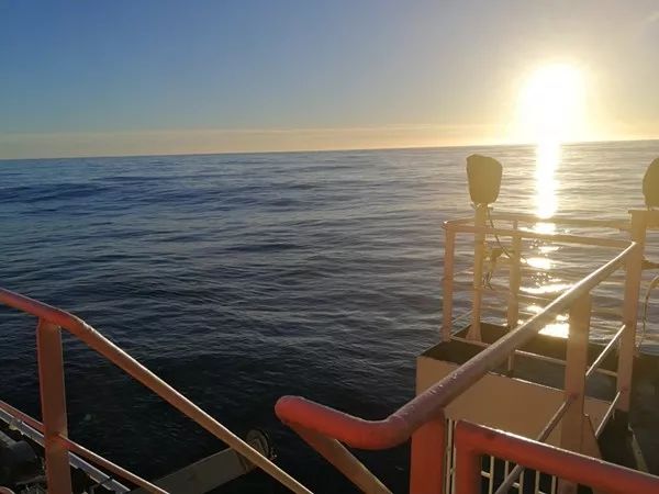 遇海盗咋办，淡水从哪来，风浪中如何定点作业……科考船这些冷知识你了解吗