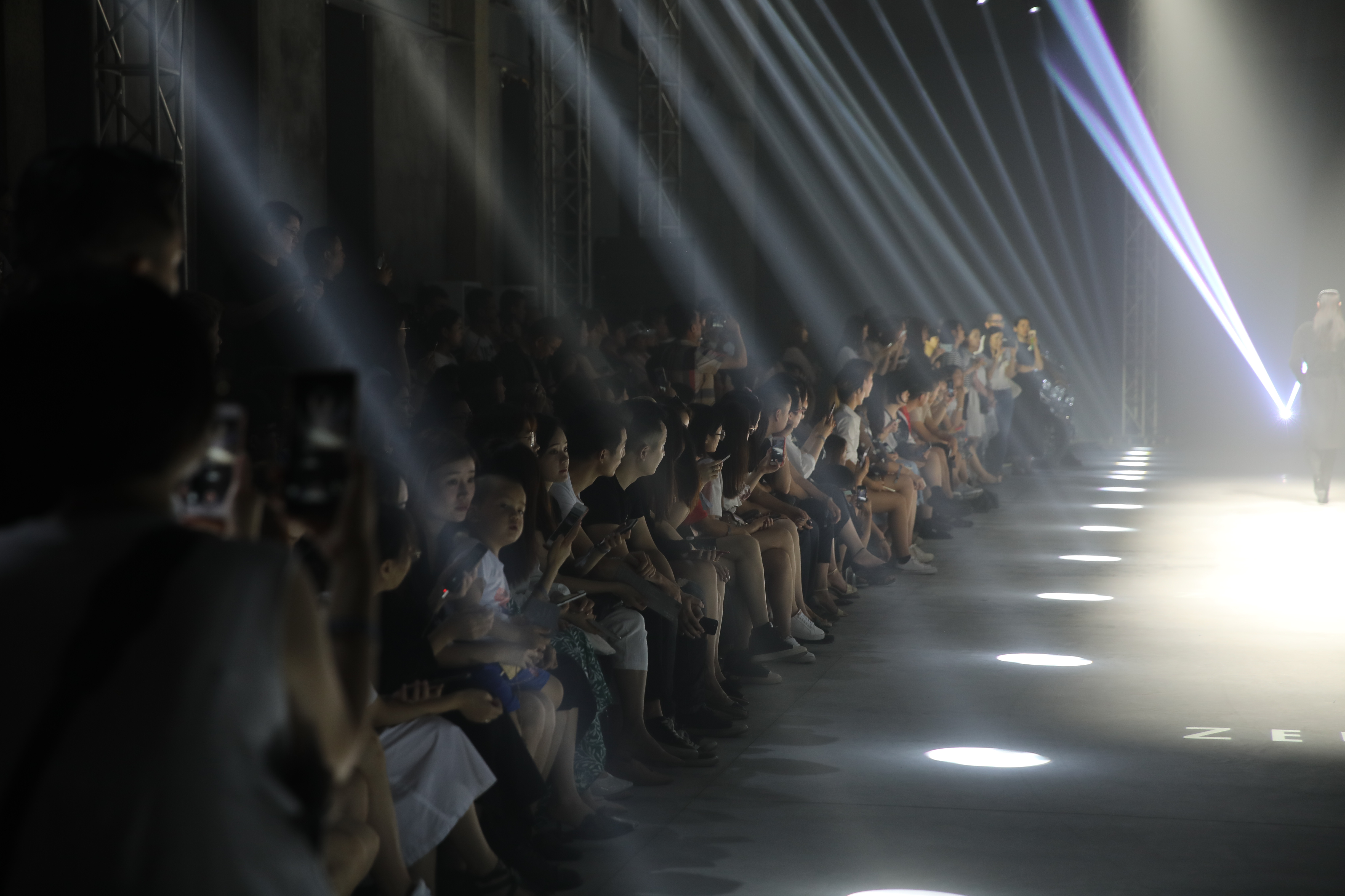 原创国潮！“摩·印象”夜袭杭城——M21全面绽放