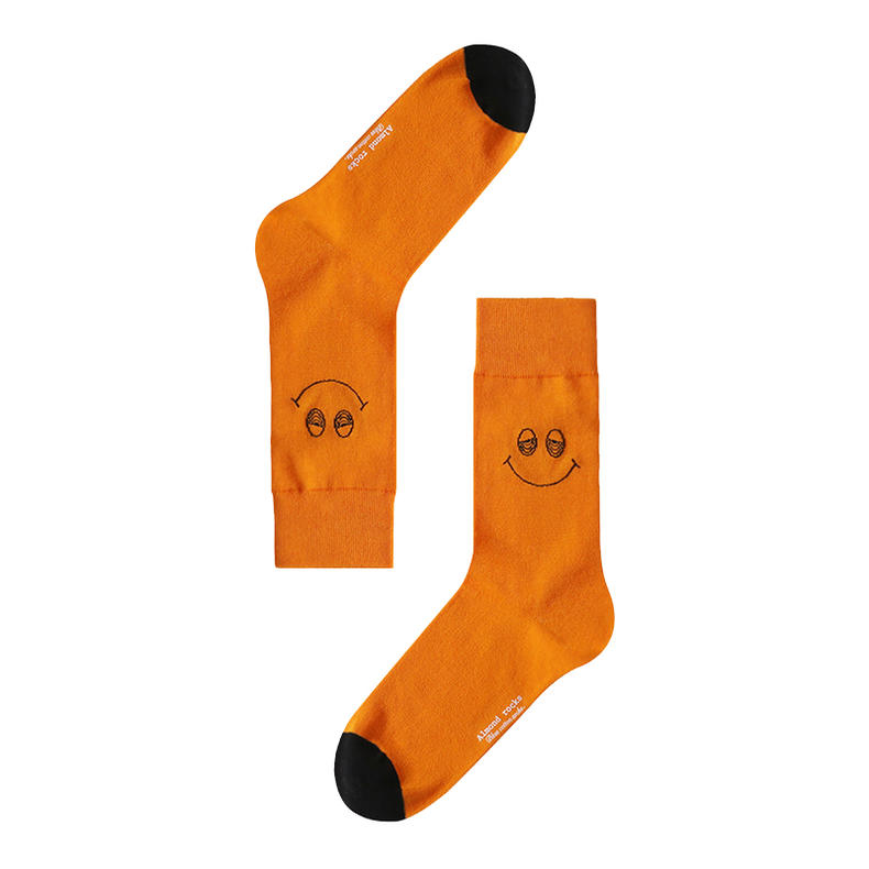 夏天露腿穿袜子好还是不穿显腿长,别再露脚踝了秋天露袜才是真时髦