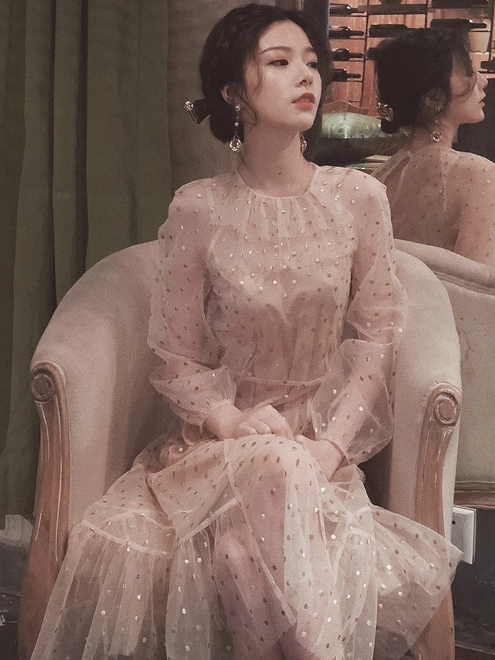 平胸的人穿什么裙子好,成熟平胸女性穿搭