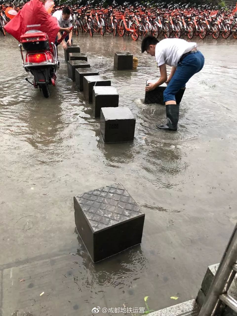 直击近段时间全国各地暴雨现场,直击多地暴雨汛情宜昌