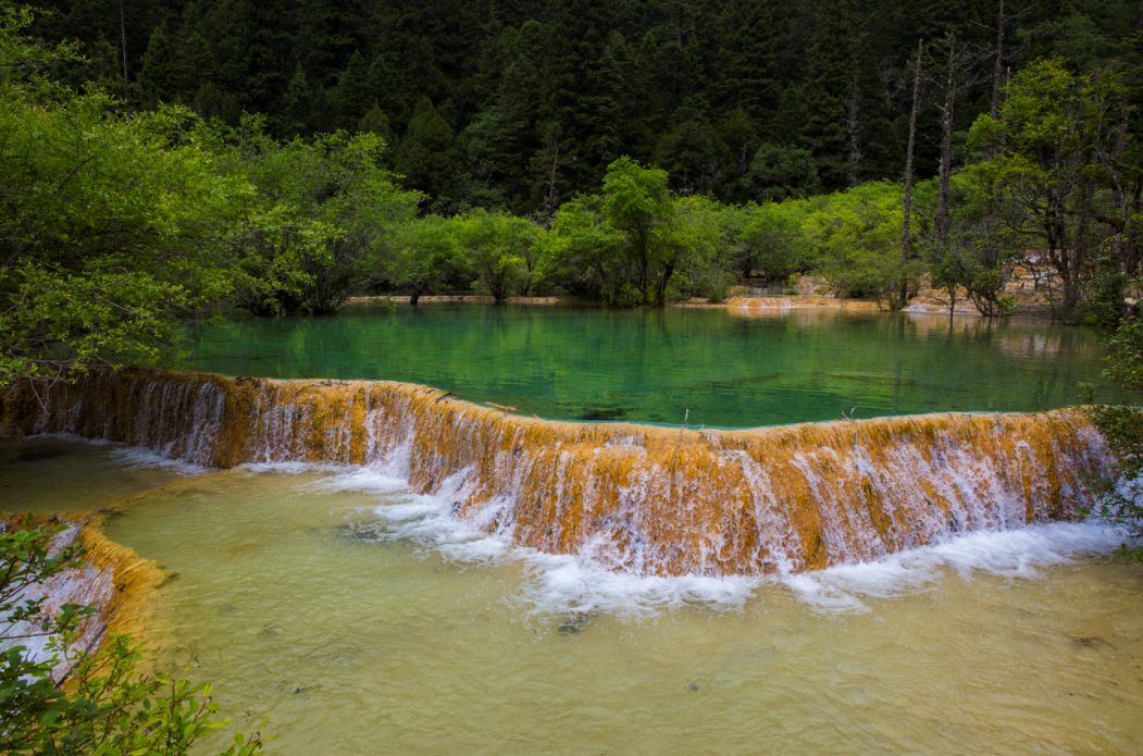 避暑黄龙洞,清凉避暑游