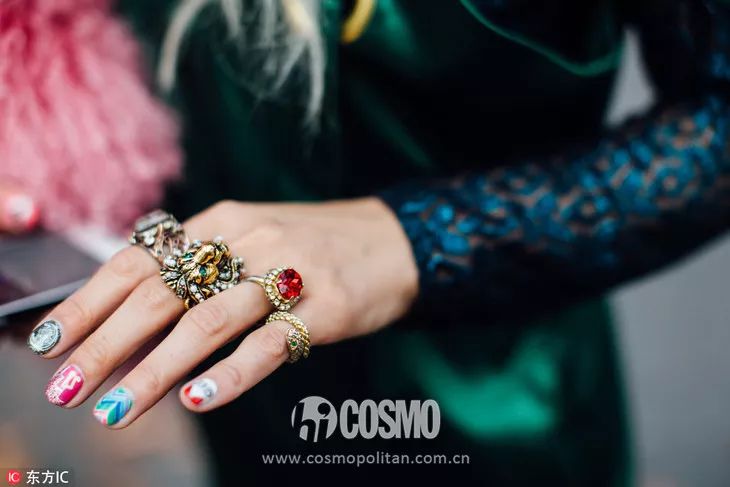 戒指叠戴的搭配图,软戒指和什么戒指叠戴好看