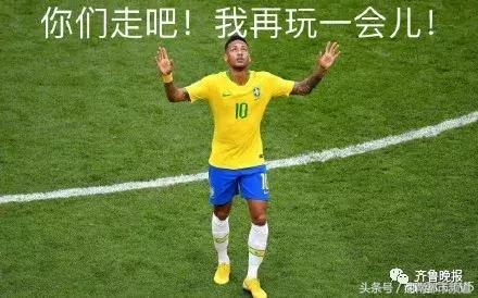 内马尔玩花式足球被揍,内马尔花式足球被揍