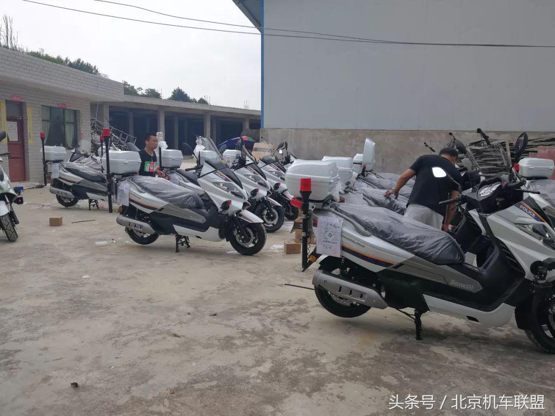Benelli银刃250警用版长啥样？贵州惠水县公安局铁骑交车现场