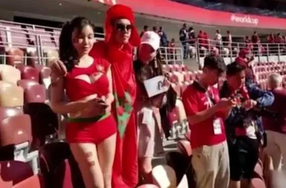 樊玲世界杯踢足球视频,世界杯樊玲