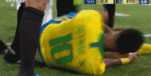 内马尔回应被踩视频,内马尔被三个人踩