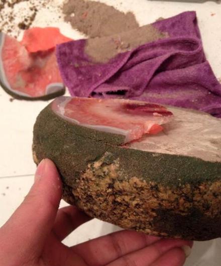 红玛瑙不小心打碎了一颗会怎样,玛瑙摔了一下里面有气泡正常吗