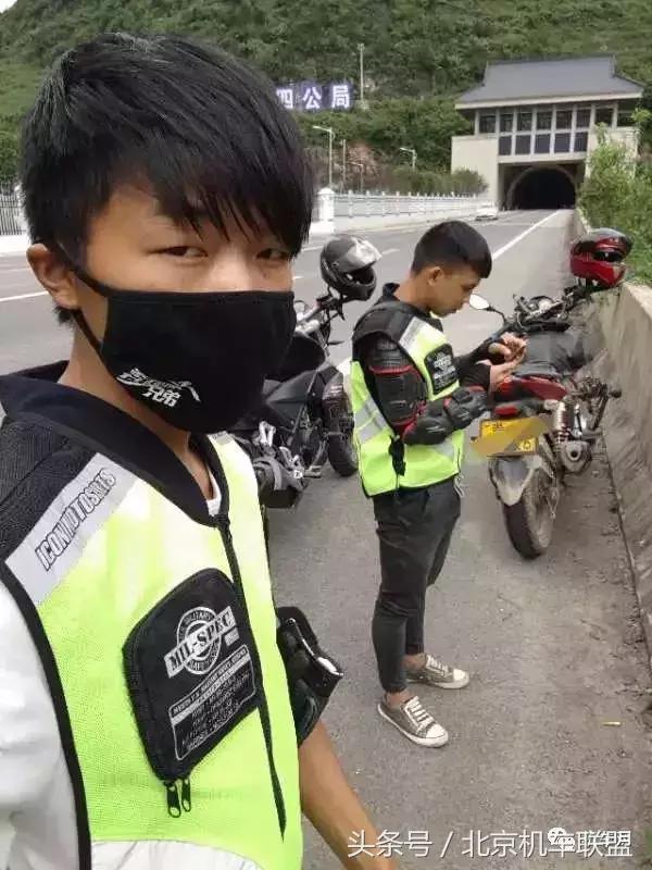 鎽╁弸鍏矾涓婂睍绀烘懇鎵樿溅甯呮皵鍗佽冻,鎽╁弸楠戣缇庢櫙瑙嗛