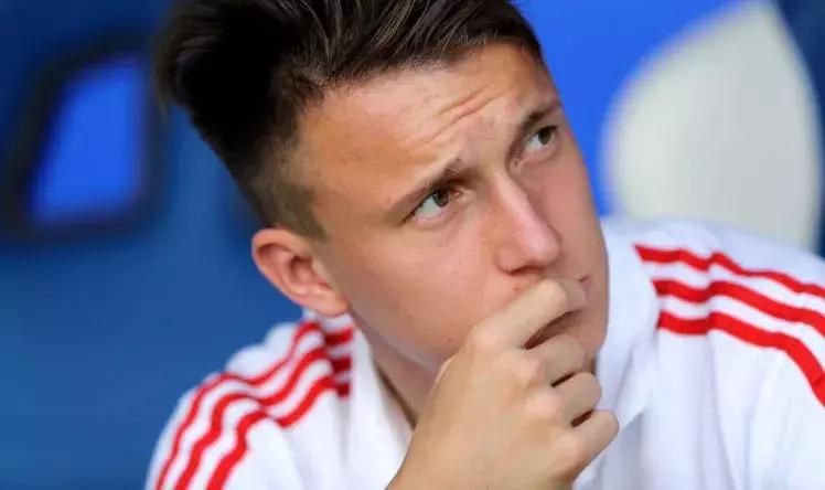 看球看得心脏疼,到底是看球呢还是看帅哥