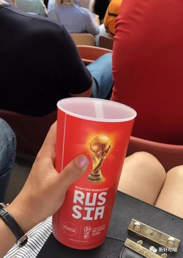 逛吃｜足球宝贝变身留俄食探笑成桃花眼跟着美女小姐姐吃遍世界杯