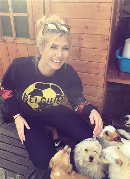 世界杯足球球星太太团看球赛,世界杯妻子团