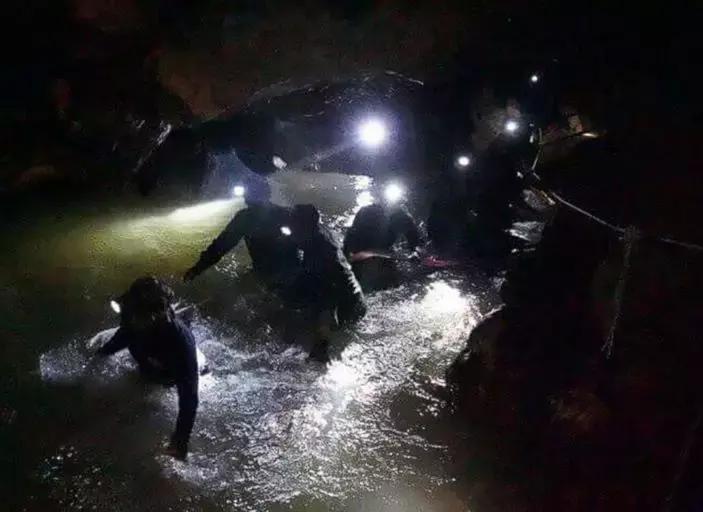 13名泰国少年足球队成员,泰国少年足球队被困洞穴事件