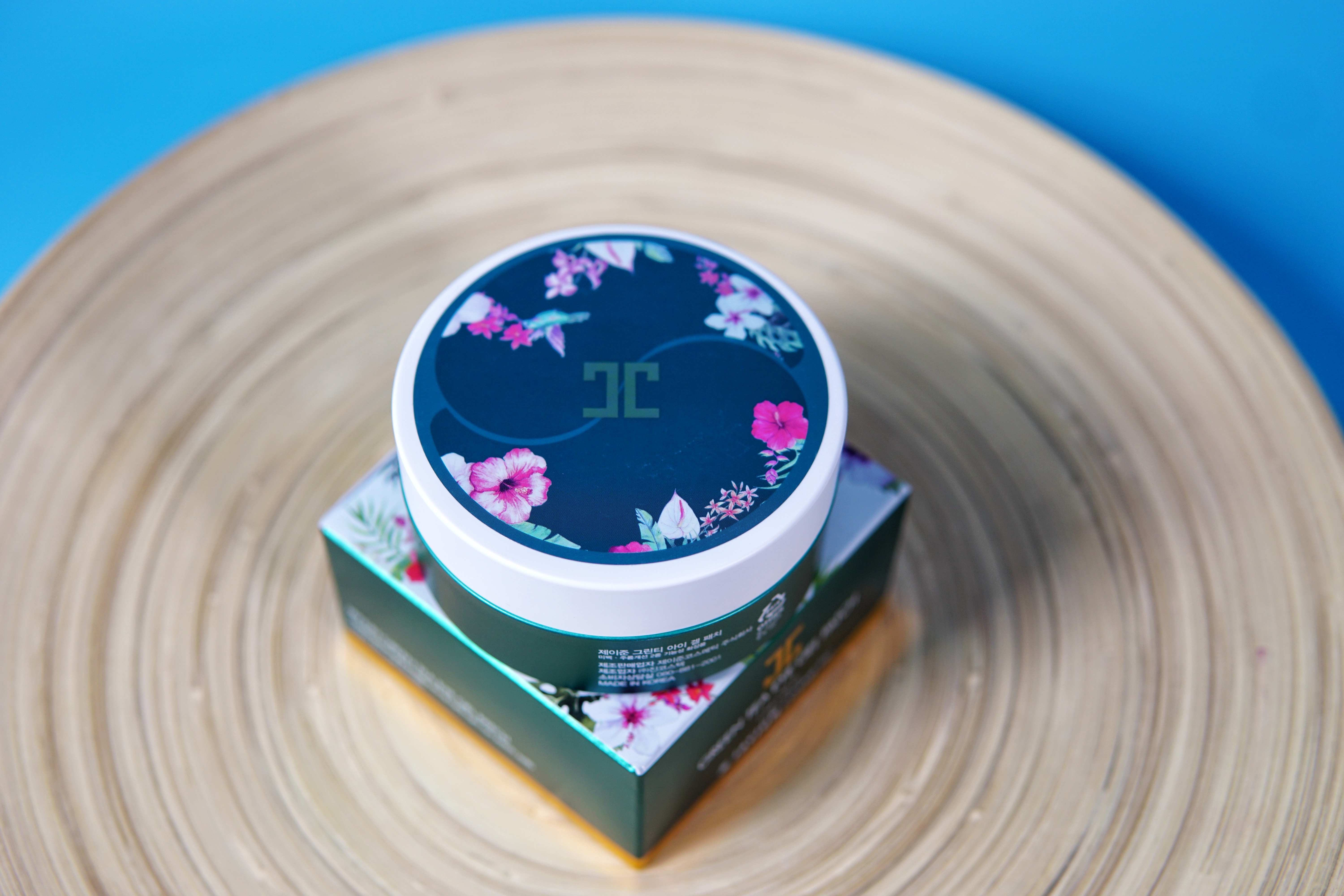 用了眼膜黑眼圈更重了,用了好多眼膜眼睛周围还是好干