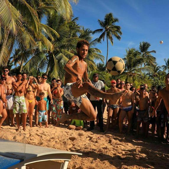 进世界杯八强，有漂亮的小女友，这就是内马尔