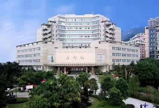 南岸区有哪些免费的体育场,南岸中心体育馆