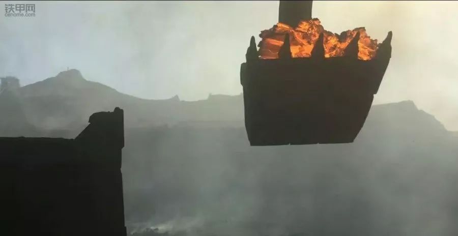 真“机”不怕火炼，李波驾驶沃尔沃挖机在“火焰山”讨生活