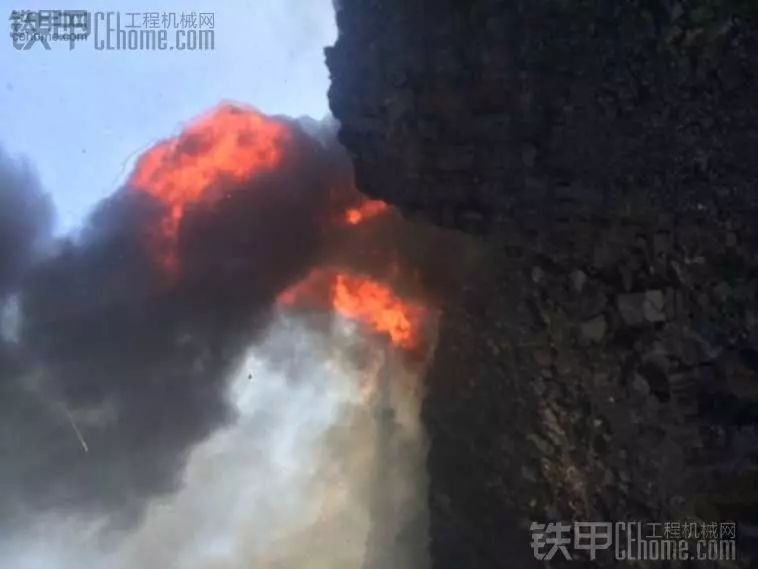 真“机”不怕火炼，李波驾驶沃尔沃挖机与死神擦肩而过