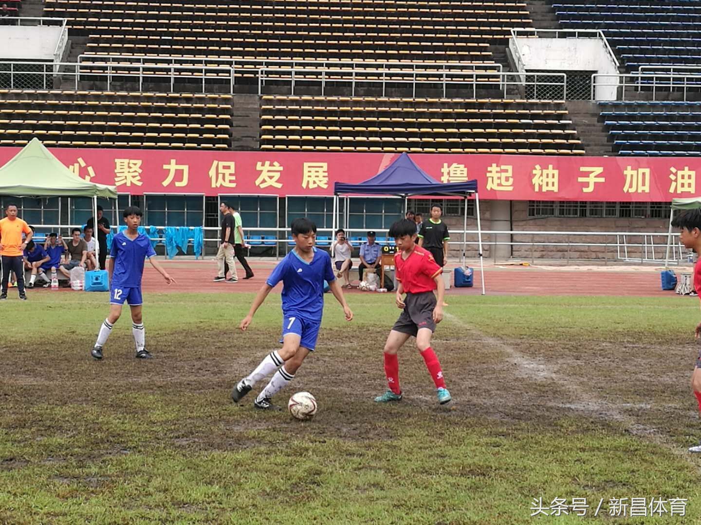 三年磨剑始见锋——回山镇小足球队在县足球比赛中荣获小学组第二名