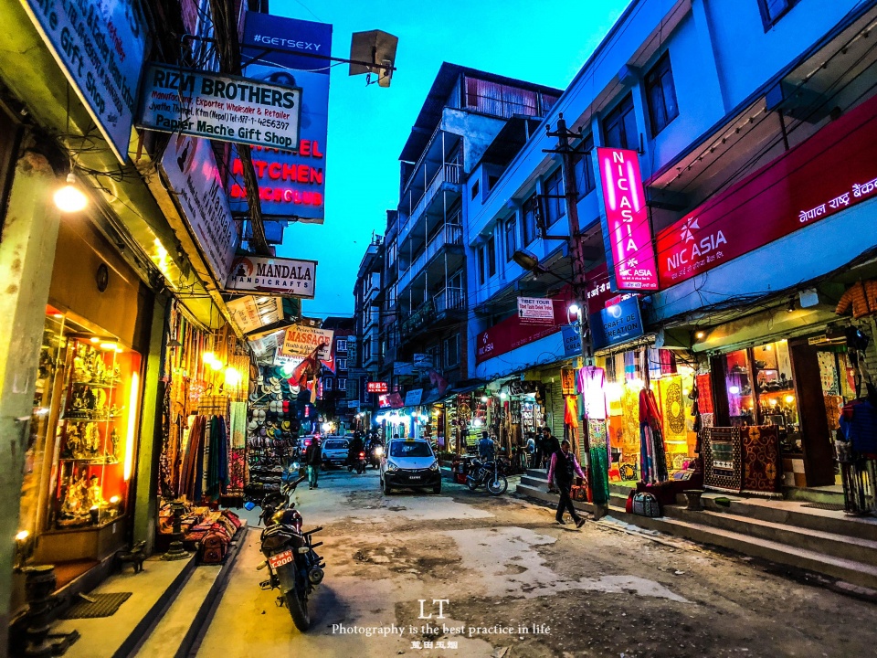 中国商人在尼泊尔赚了个金玉满堂，只因羊毛围巾全是义乌造