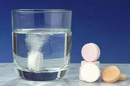 一粒泡腾片夺走18个月孩子的命，还有多少喂药常识被忽略？